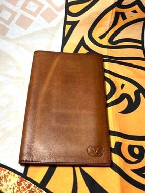 Gianni Valenti Brown Leather Wallet / Passport Holder